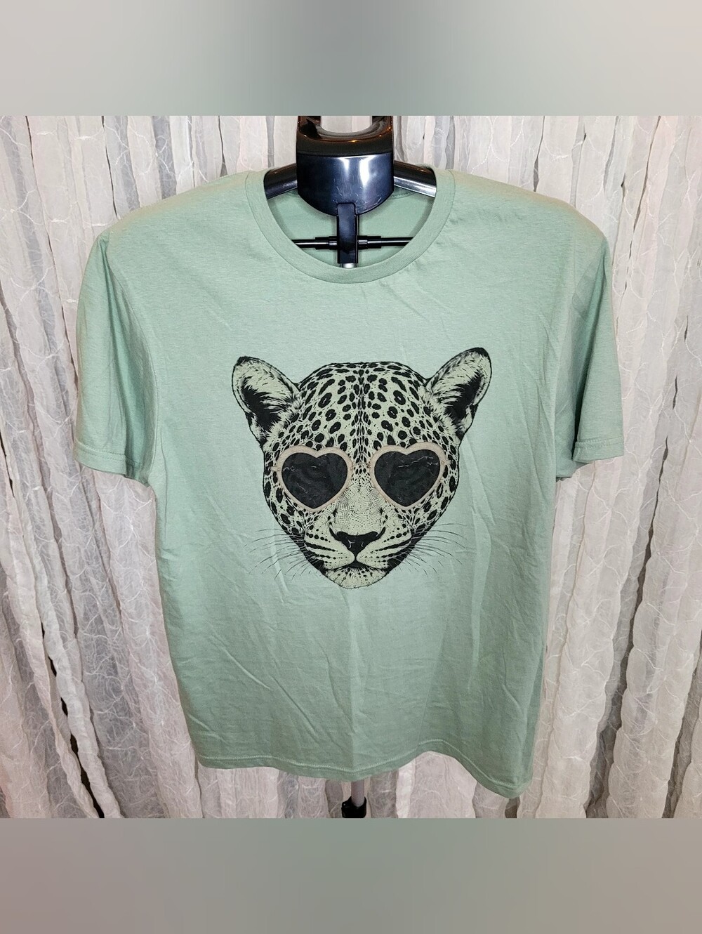 Gildan Sage Green Leopard Heart Glasses Graphic Tee Medium 100% Cotton T Shirt